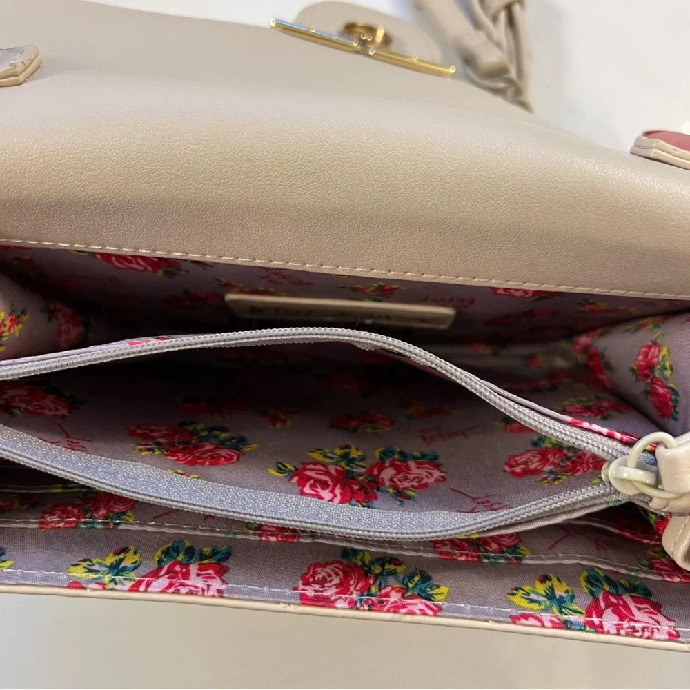Betsey Johnson Cream Crossbody Bag with Heart Accent • Great for Valentines 💘 - Picture 6 of 9